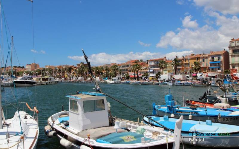 location d'un gite pour 4 personnes près du port de Bandol en mai