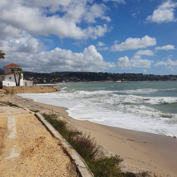 logement pour 4 personnes à Bandol avec piscine près de la mer et des commerces