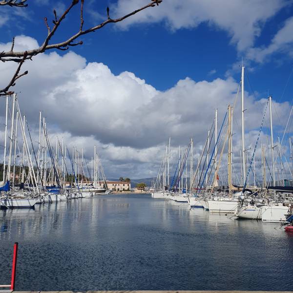 studio climatisé à Bandol pour 2 personnes avec parking et piscine