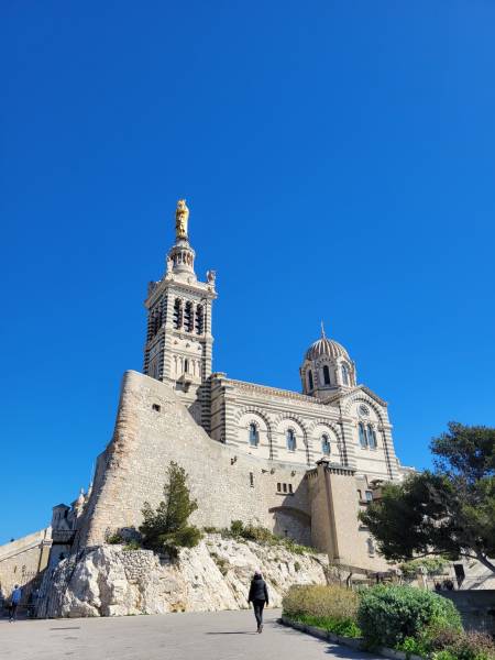 louer un gite de vacances à bandol pour Visiter la ville de Marseille, ses monuments et ses quartiers typiques
