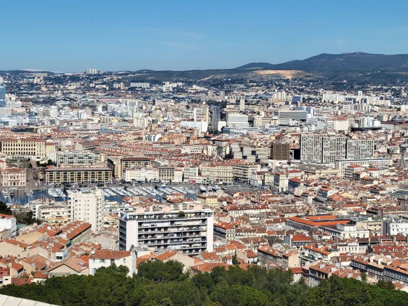 partir en vacances au soleil à Bandol dans le var au bord de la mer