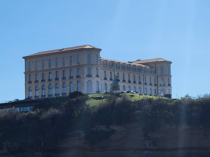louer un gite de vacances à bandol pour Visiter la ville de Marseille, ses monuments et ses quartiers typiques