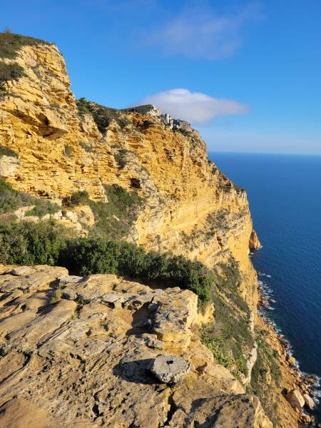 vacances en bord de mer dans le var dans un gite avec cuisine et terrasse 