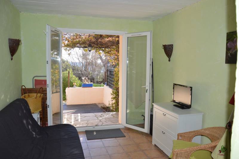 studio avec terrasse et piscine à Bandol