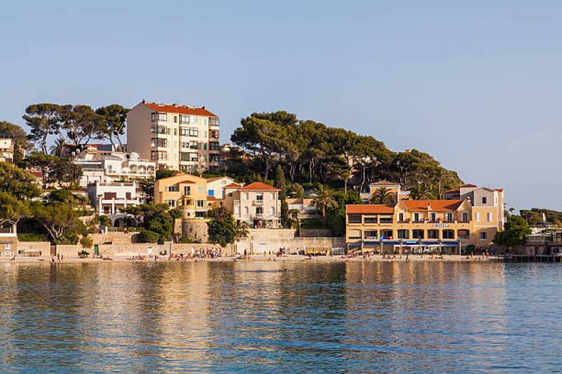 Location d'appartement de vacances avec piscine près de Bandol dans le département du Var (83)