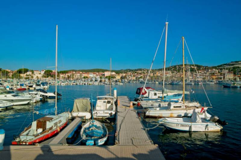 Location d'appartement de vacances avec piscine près de Bandol dans le département du Var (83)