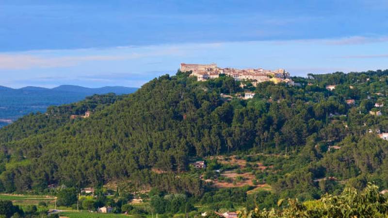 Location d'appartement de vacances avec piscine près de Bandol dans le département du Var (83)