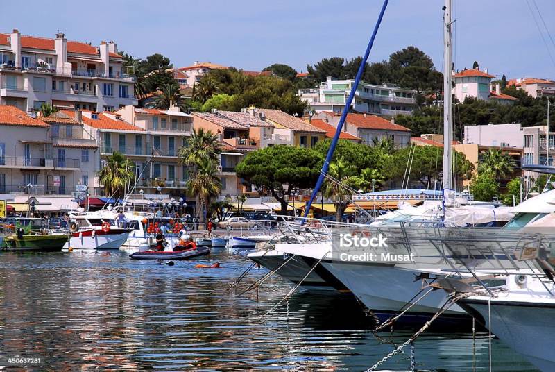 louer un logement à bandol tout près des plages de sable et du port de bandol
